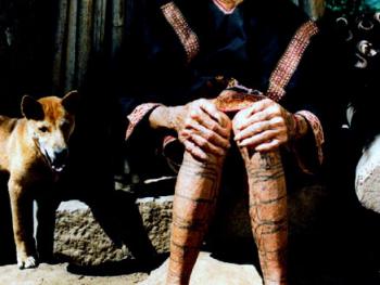 九十岁的老人。1999年