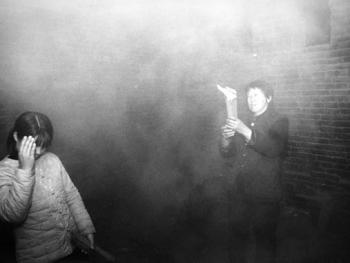 整个祭祖期间太昊陵无论白天黑夜总是香火不断，许多香客晚上还要到陵前的墙根下烧夜香