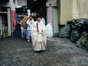 二见浦夫妇岩更换注连绳仪式10